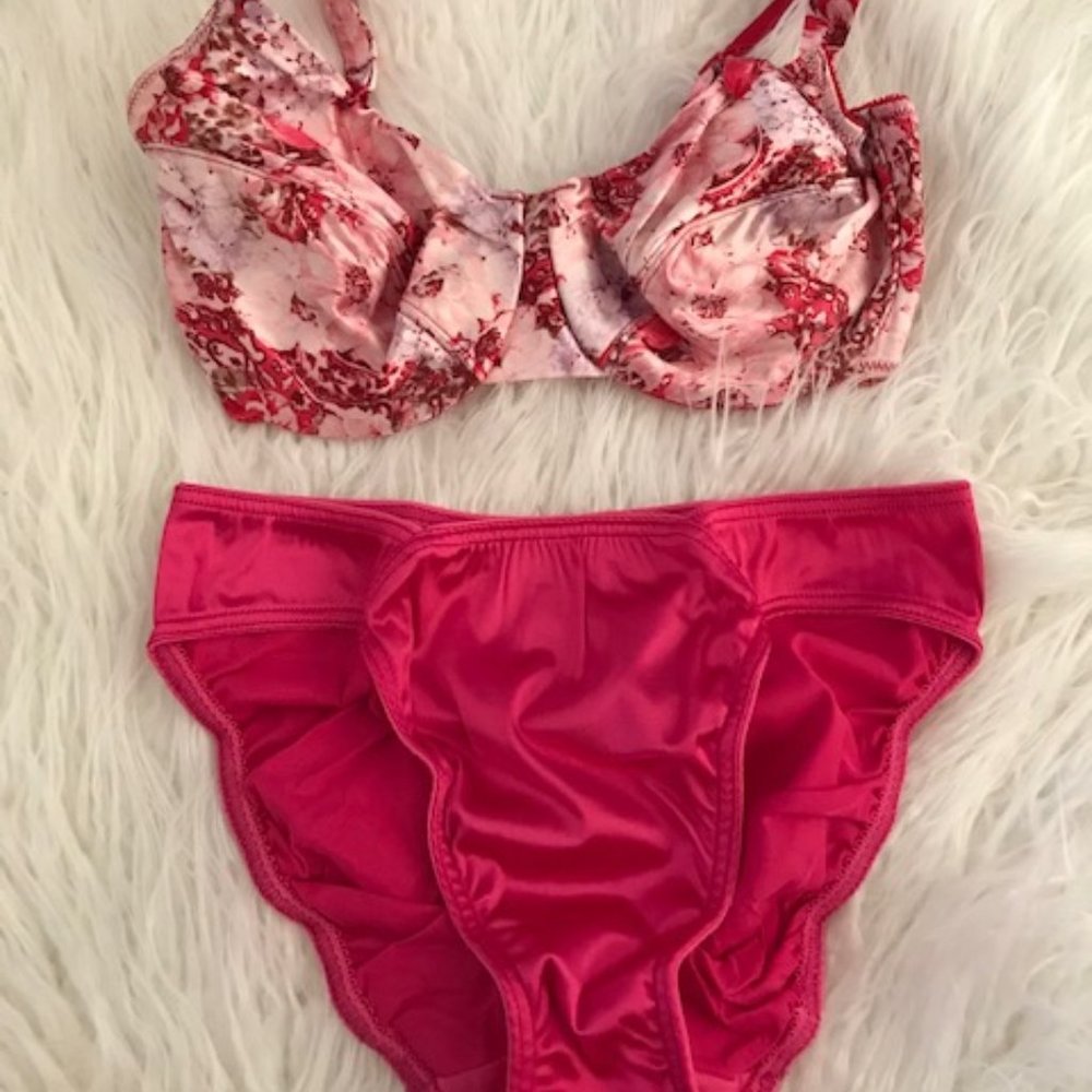 NWOT VICTORIAS SECRET SECOND SKIN SATIN BRA/PANTY SET